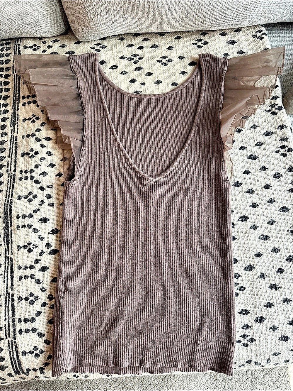 Ribbed Ruffle Strap Tank Top in Brown Like New